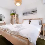 Stylish One-bedroom *
